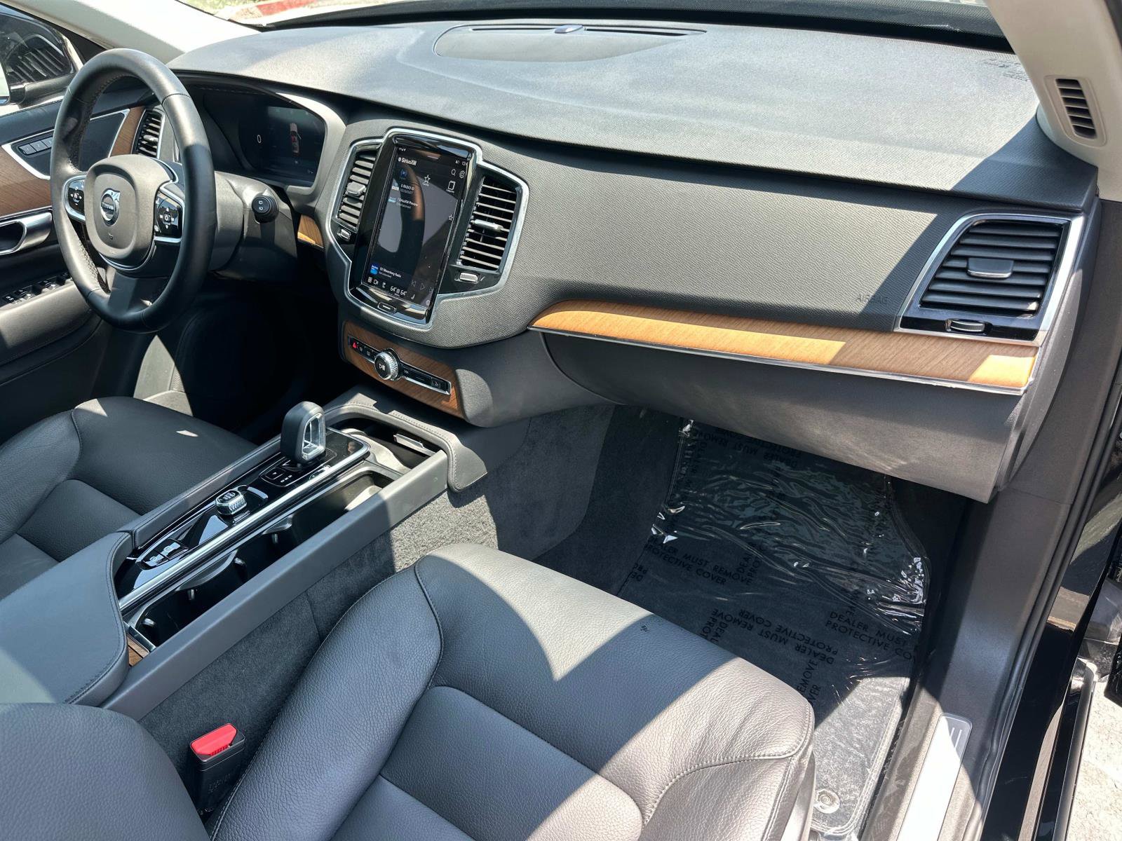 Certified 2025 Volvo XC90 B6 Plus image 27