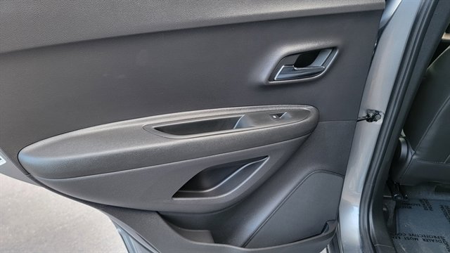 Used 2020 Chevrolet Trax LT w/ Sun & Sound Package image 52