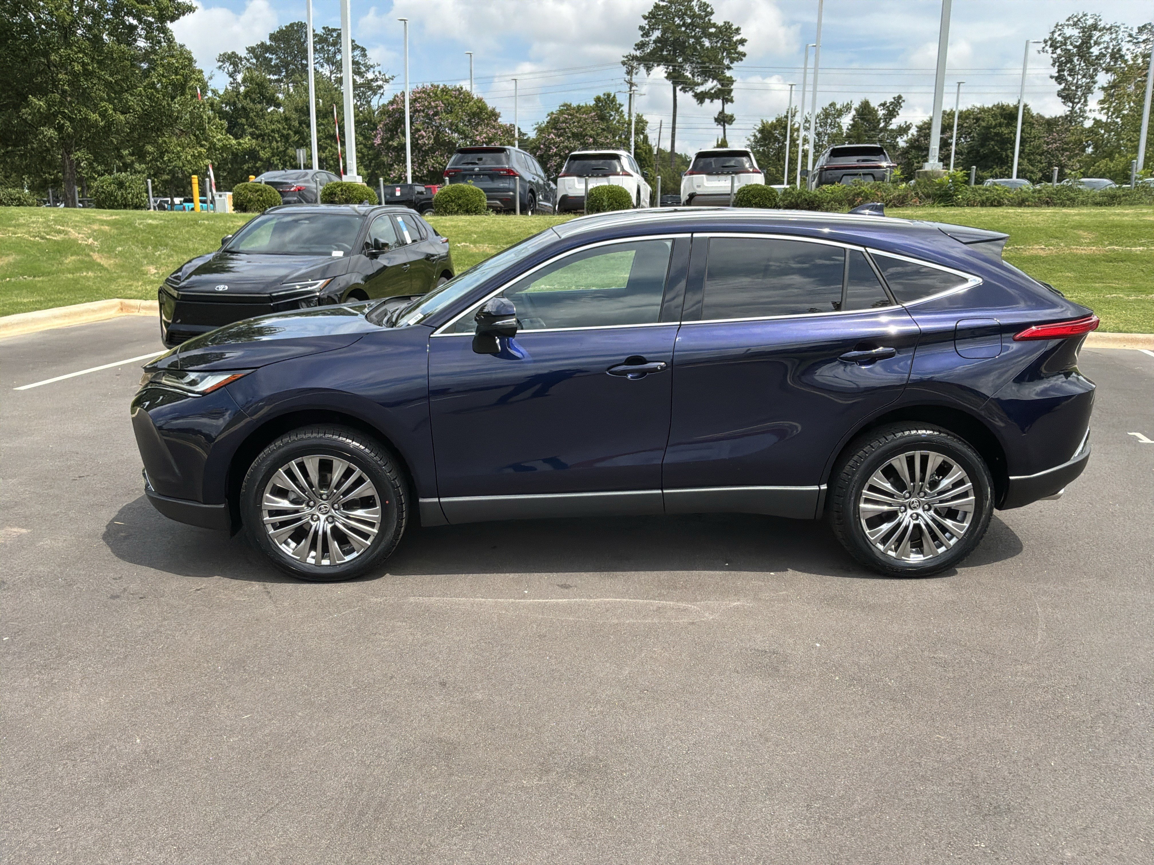 Used 2023 Toyota Venza Limited AWD/4WD image 7