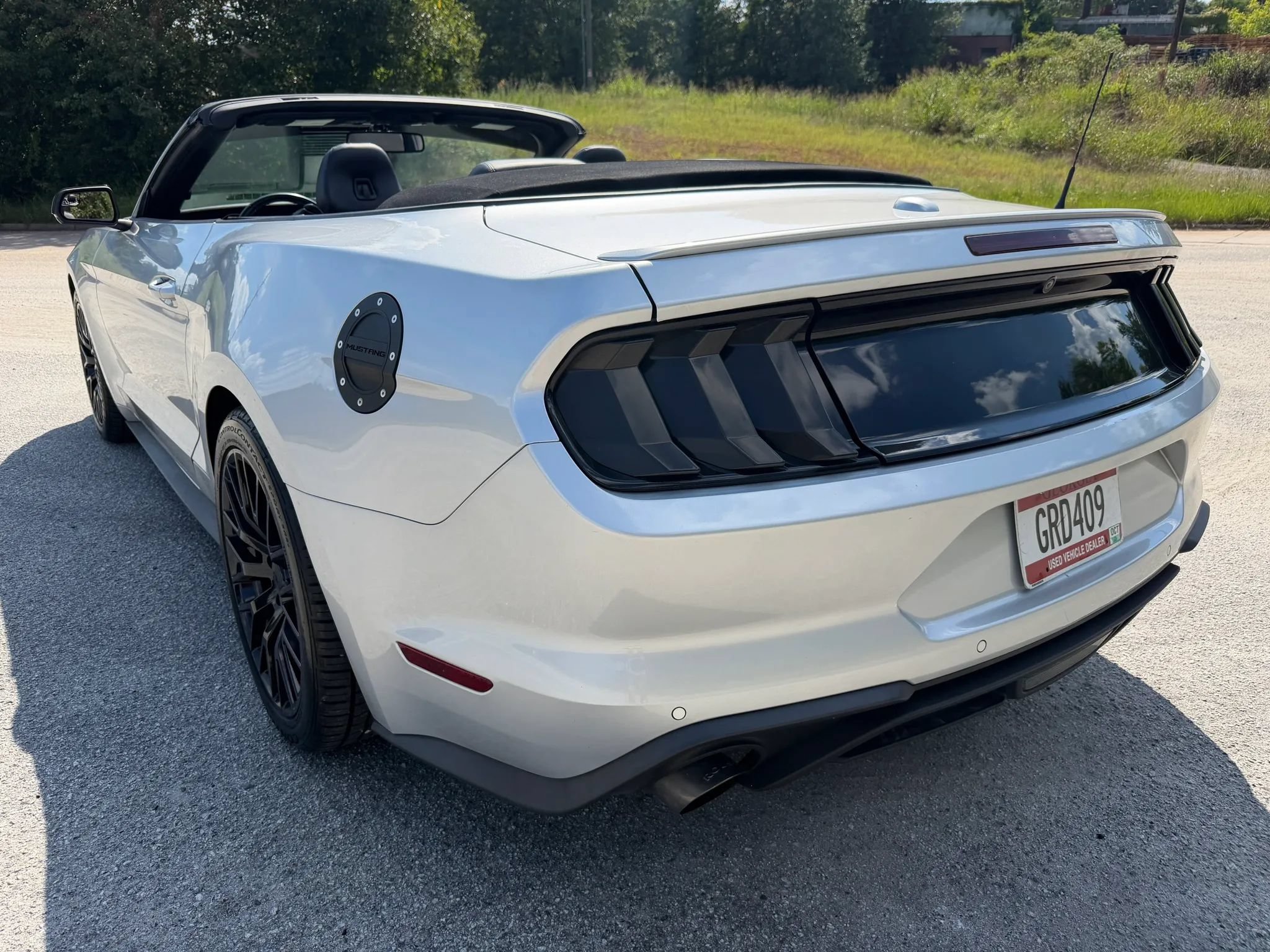 Used 2019 Ford Mustang Premium RWD image 3
