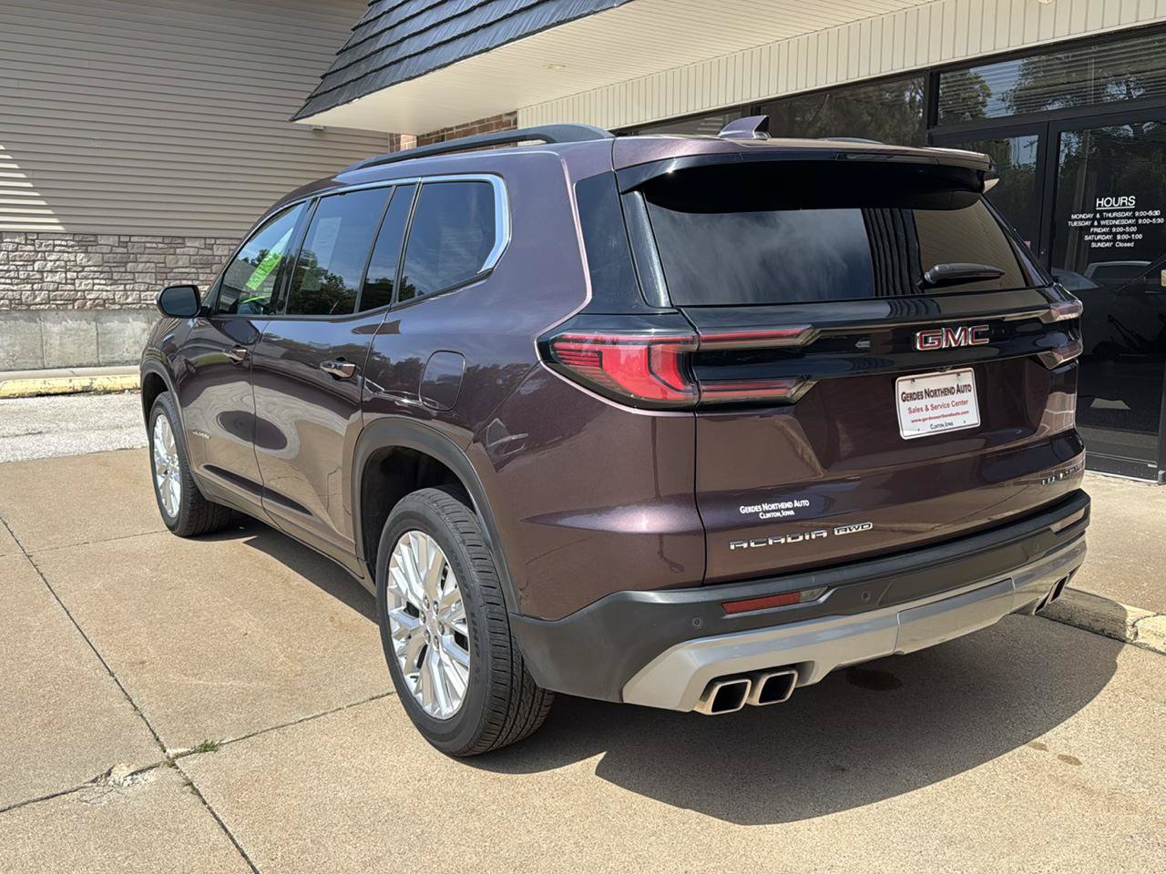 Used 2024 GMC Acadia Elevation AWD/4WD image 5
