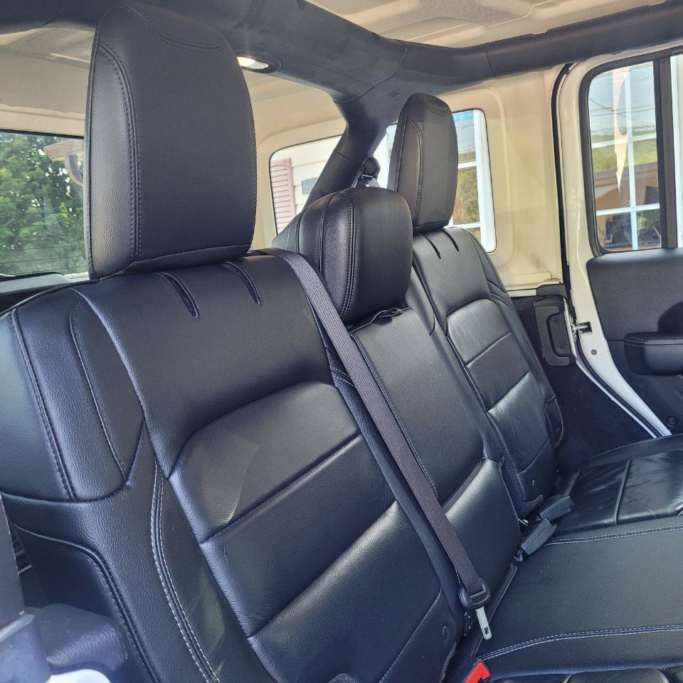 Used 2018 Jeep Wrangler Unlimited Sahara AWD/4WD image 30