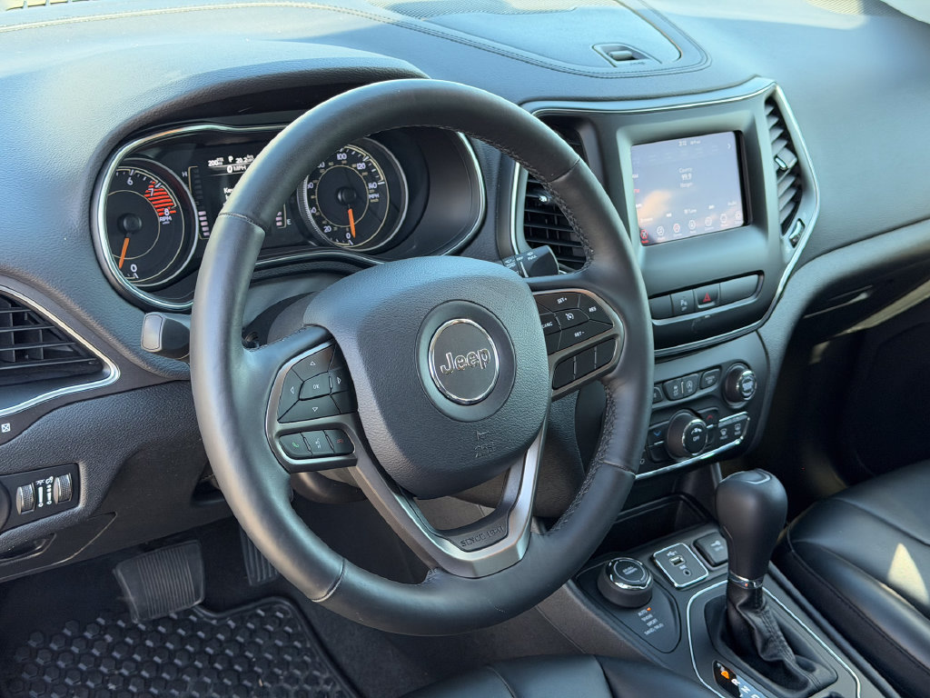 Used 2020 Jeep Cherokee Latitude Plus w/ Cold Weather Group AWD/4WD image 23