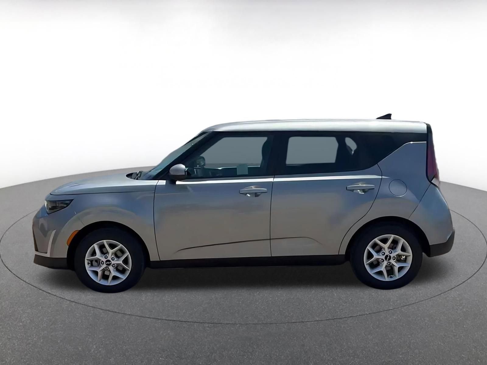 Used 2025 Kia Soul LX w/ LX Technology Package image 9