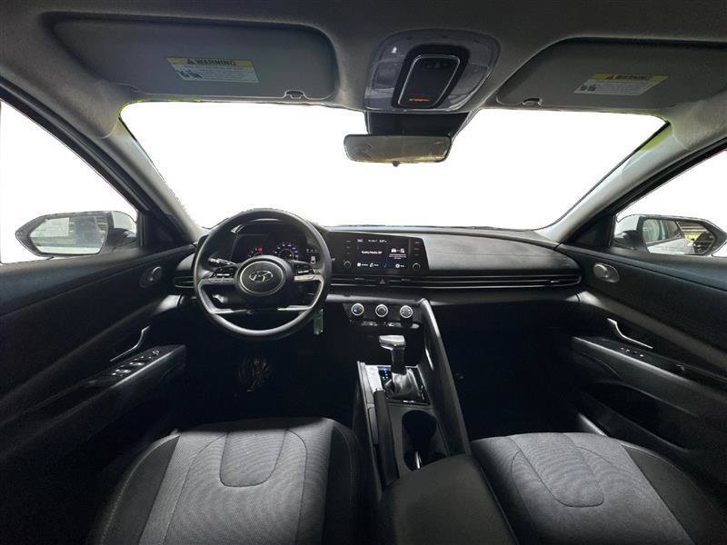 Used 2021 Hyundai Elantra SE FWD image 14
