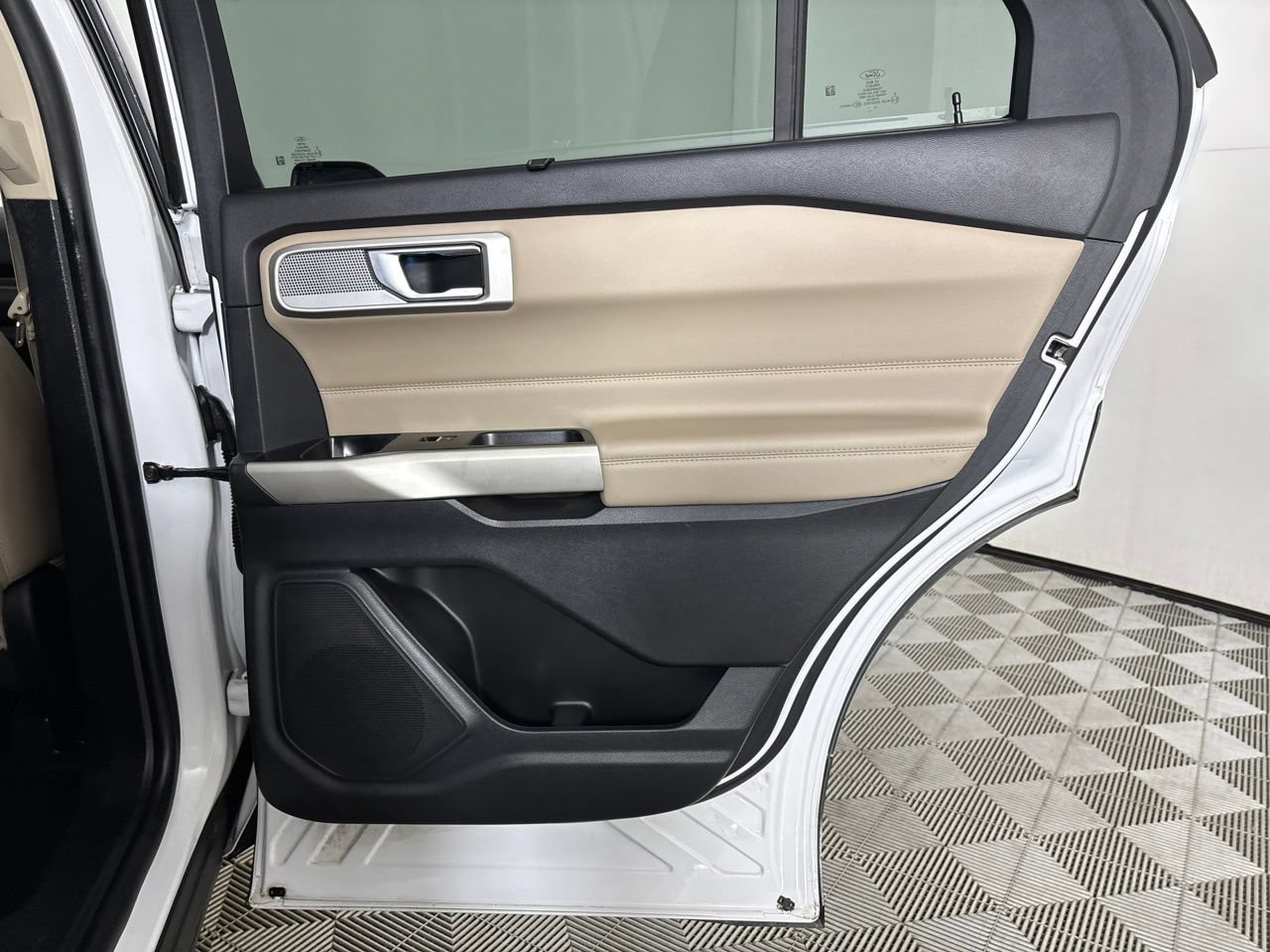 Used 2022 Ford Explorer Limited w/ Equipment Group 301A RWD image 24
