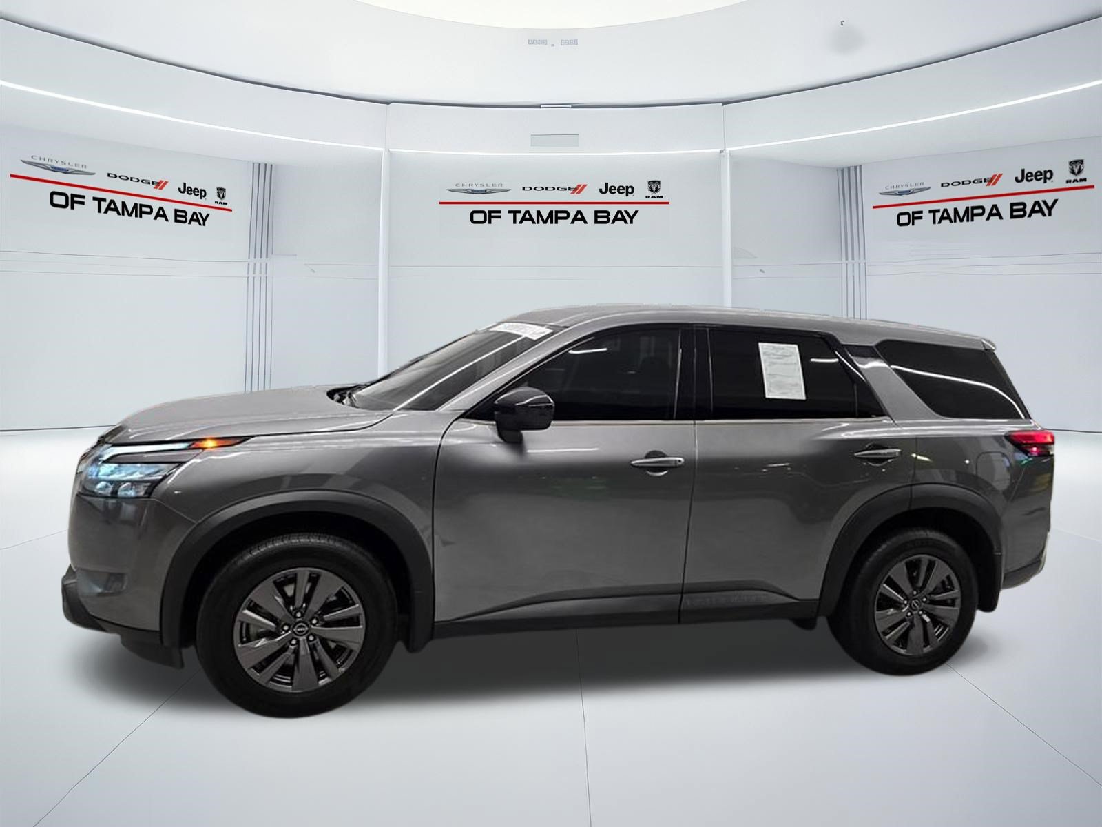 Used 2023 Nissan Pathfinder S FWD image 3