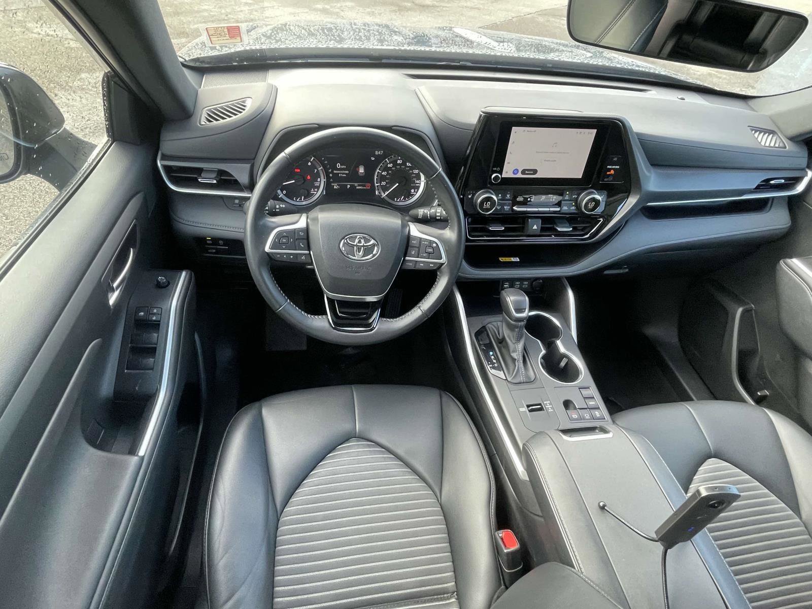 Used 2024 Toyota Highlander XSE image 18