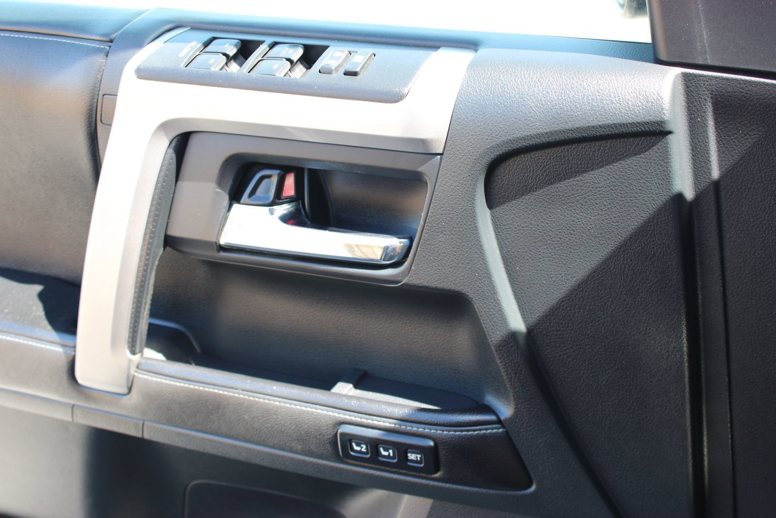 Used 2015 Toyota 4Runner Limited image 23