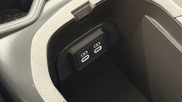 Used 2025 Toyota RAV4 XLE FWD image 40