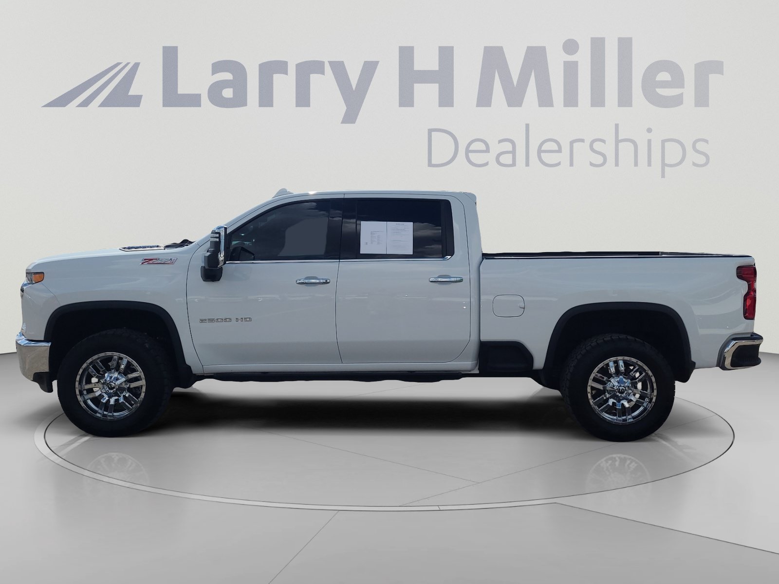 Used 2022 Chevrolet Silverado 2500 LTZ AWD/4WD image 2