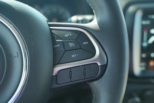 Used 2022 Jeep Renegade Latitude AWD/4WD image 32
