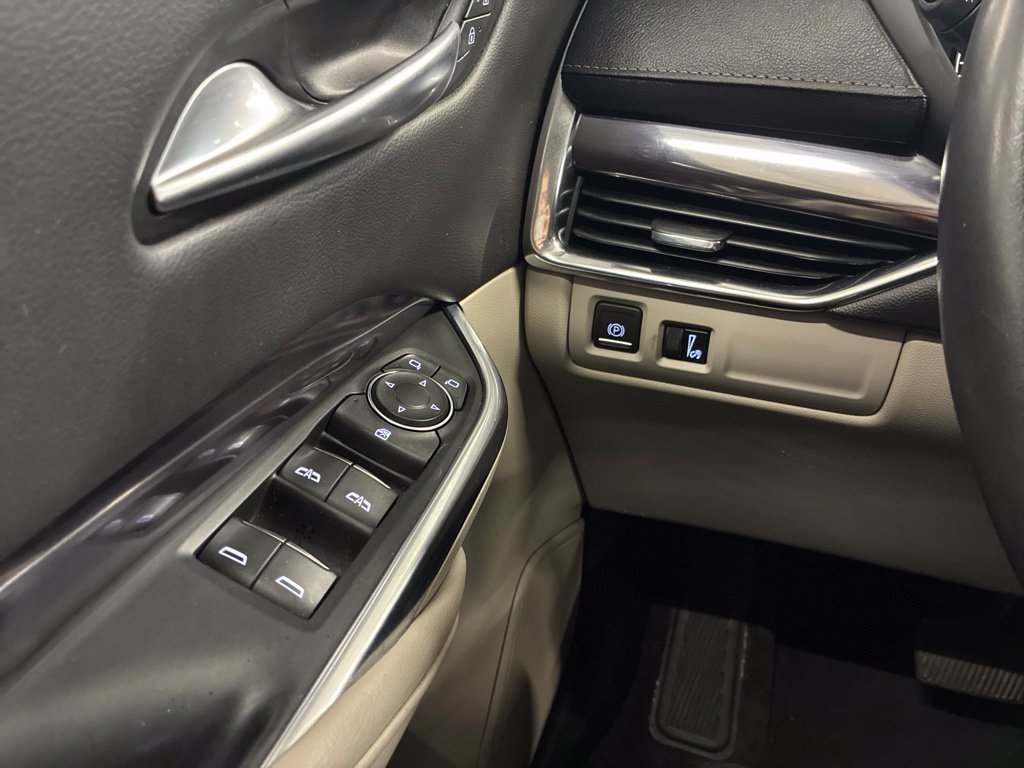 Used 2022 Cadillac XT4 Luxury w/ Cold Weather Package AWD/4WD image 18