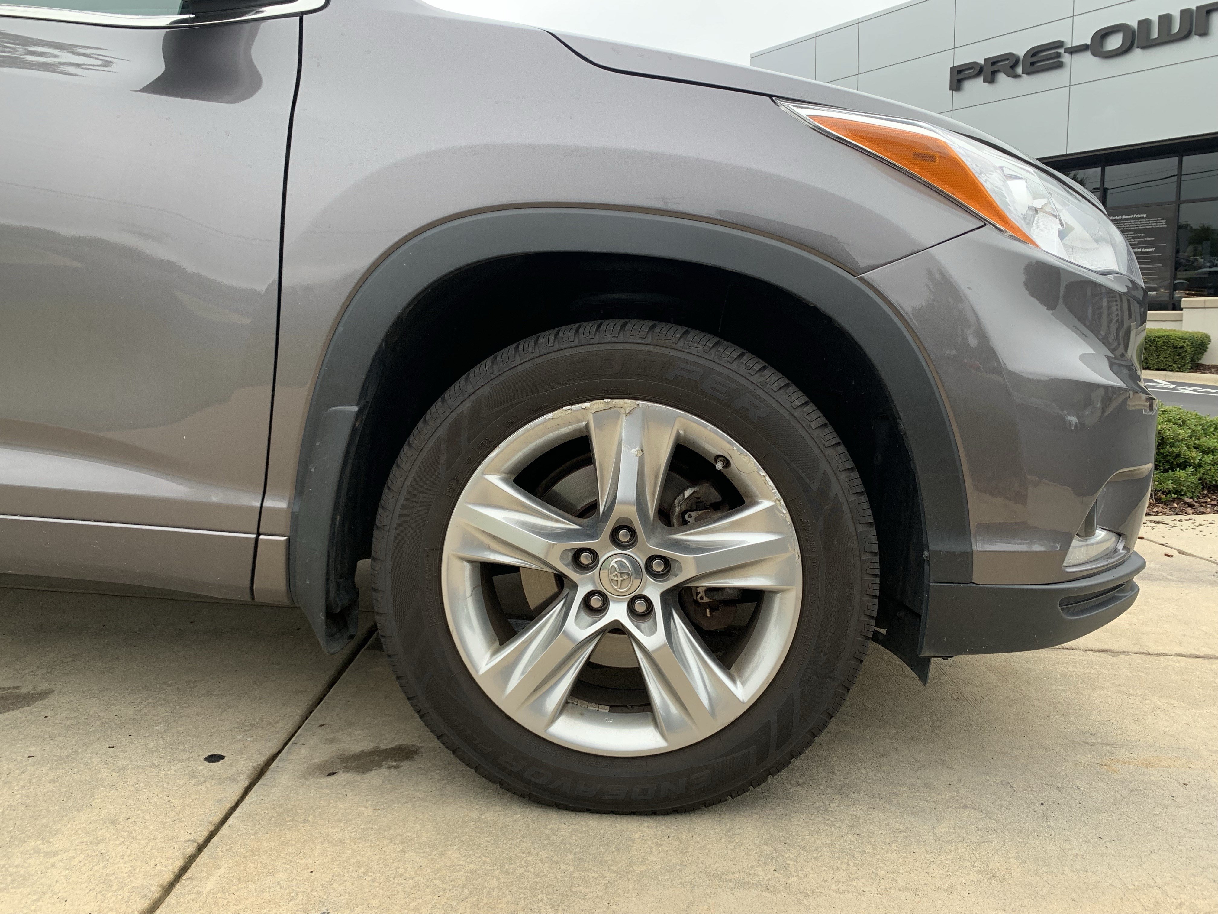Used 2015 Toyota Highlander Limited Platinum AWD/4WD image 13