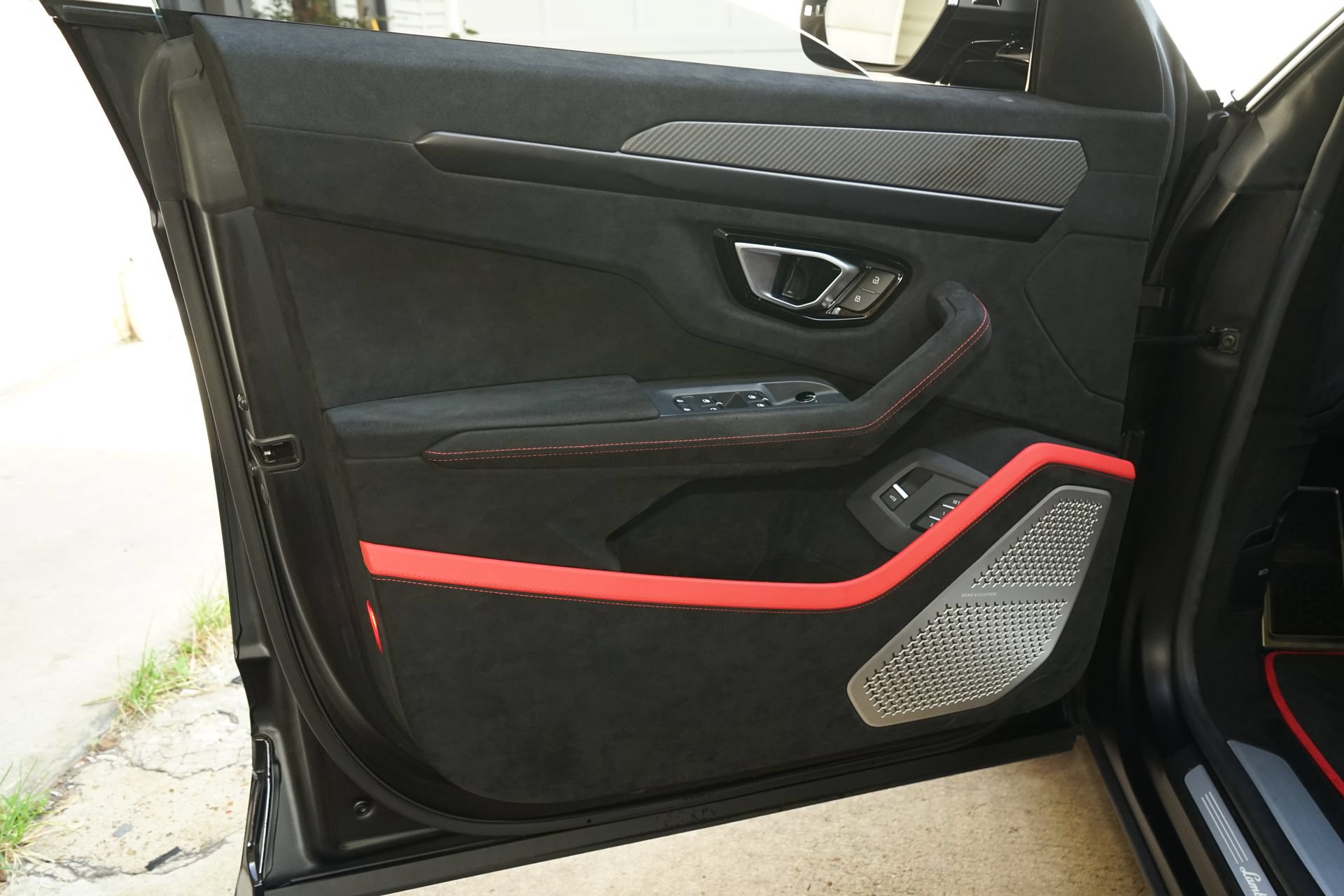 Used 2023 Lamborghini Urus Performante AWD/4WD image 36
