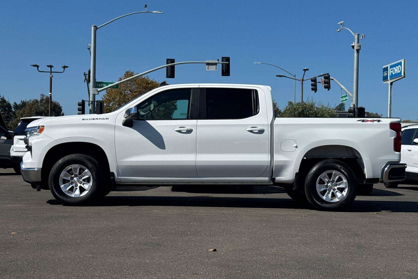 Used 2026 Chevrolet Silverado 1500 LT AWD/4WD image 9