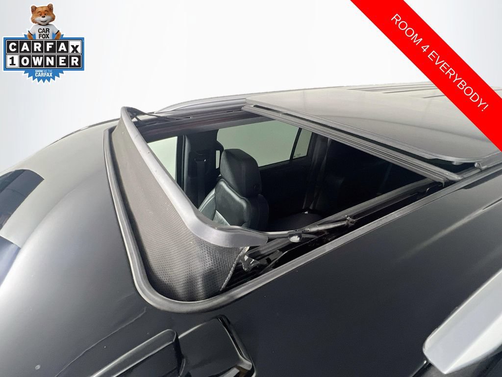 Used 2022 Chevrolet Suburban LT w/ Luxury Package RWD image 23