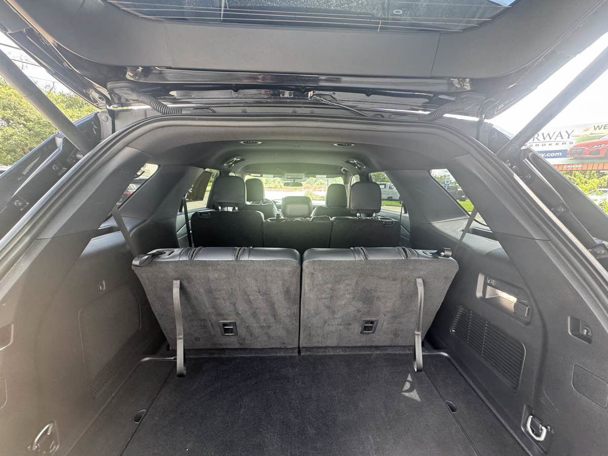 Used 2025 Ford Explorer ST-Line w/ ST-Line Street Pack AWD/4WD image 20