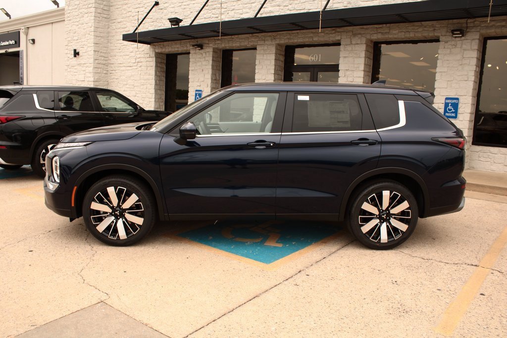 New 2025 Mitsubishi Outlander SE image 12