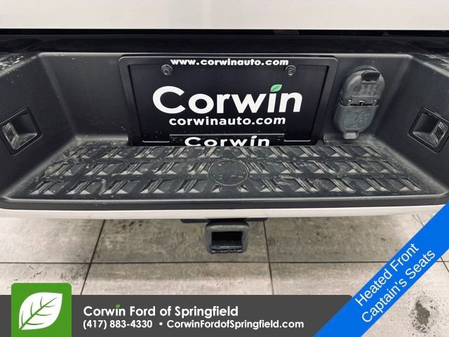 Used 2020 Nissan Titan SL w/ Moonroof Package image 18