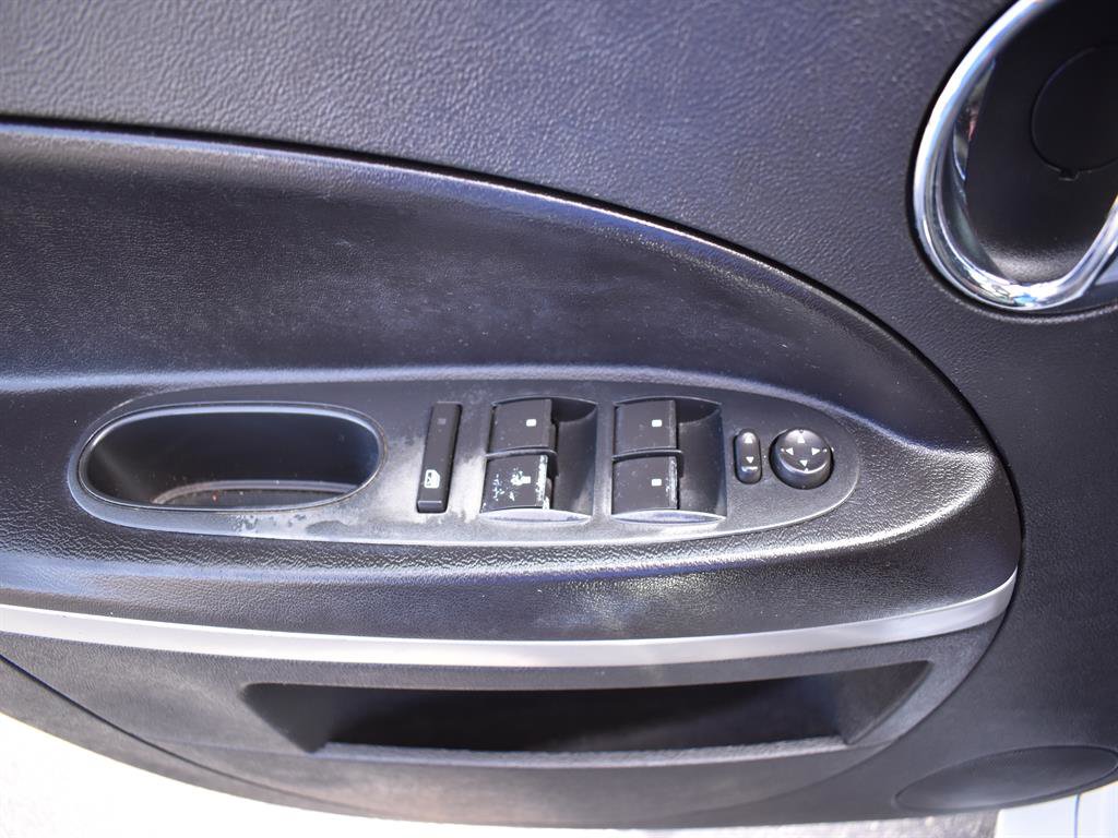 Used 2011 Chevrolet HHR LT image 13