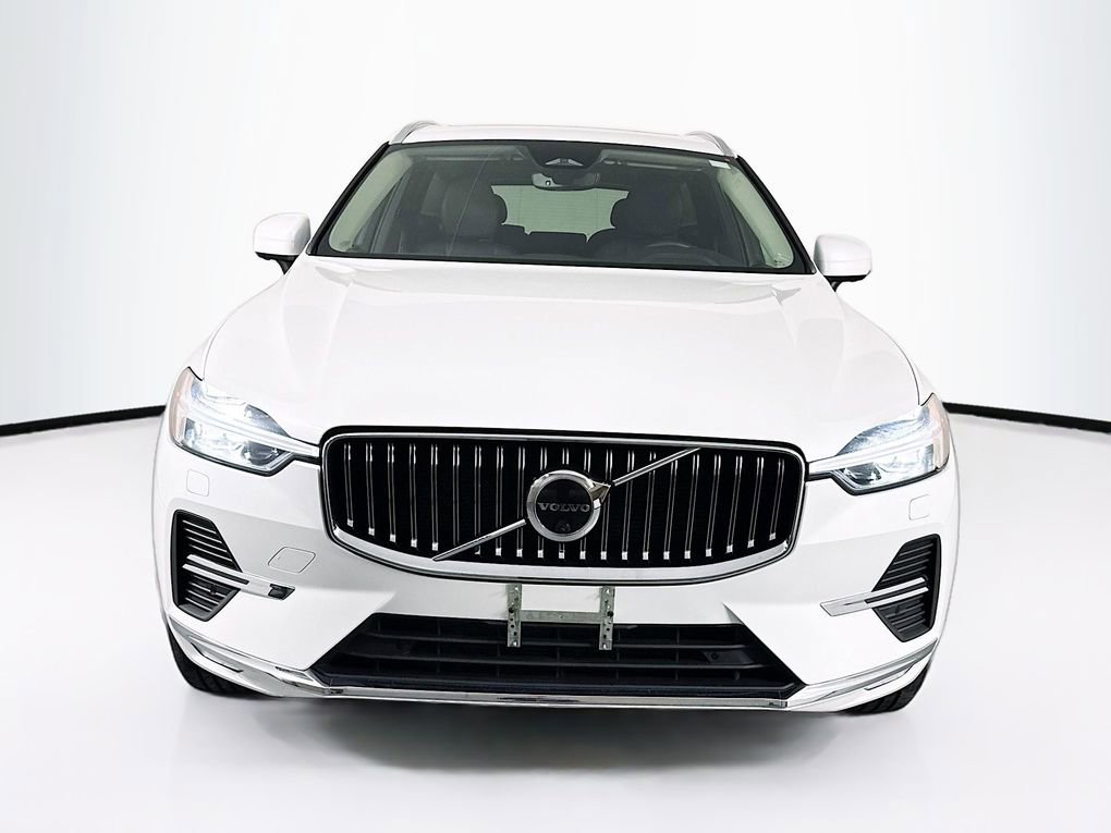 Used 2023 Volvo XC60 B5 Plus image 2