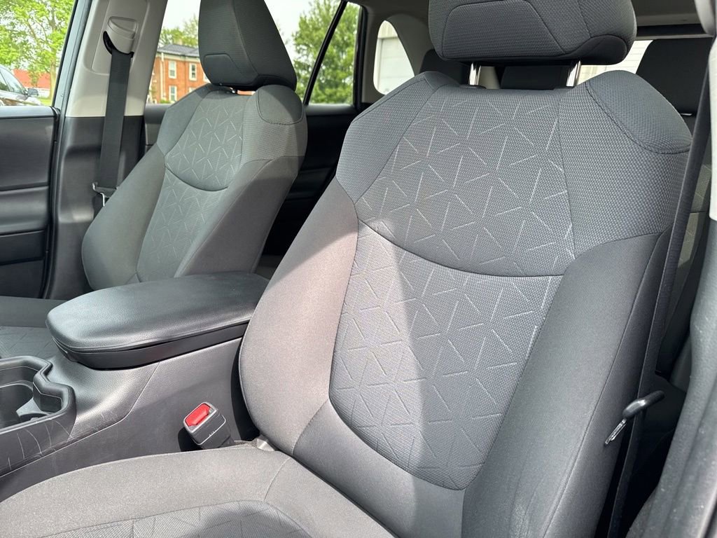 Used 2019 Toyota RAV4 XLE AWD/4WD image 30