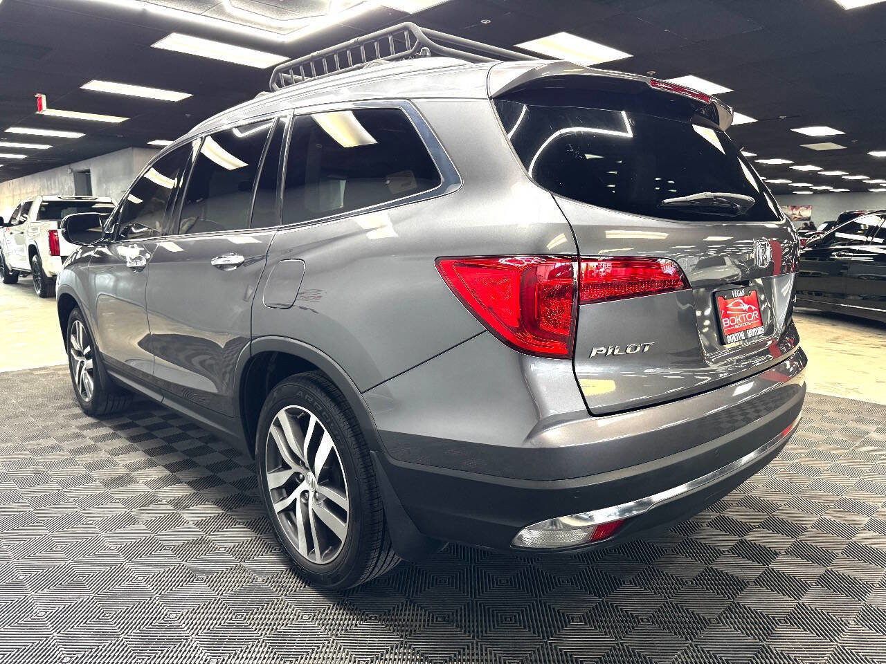 Used 2017 Honda Pilot Touring image 9