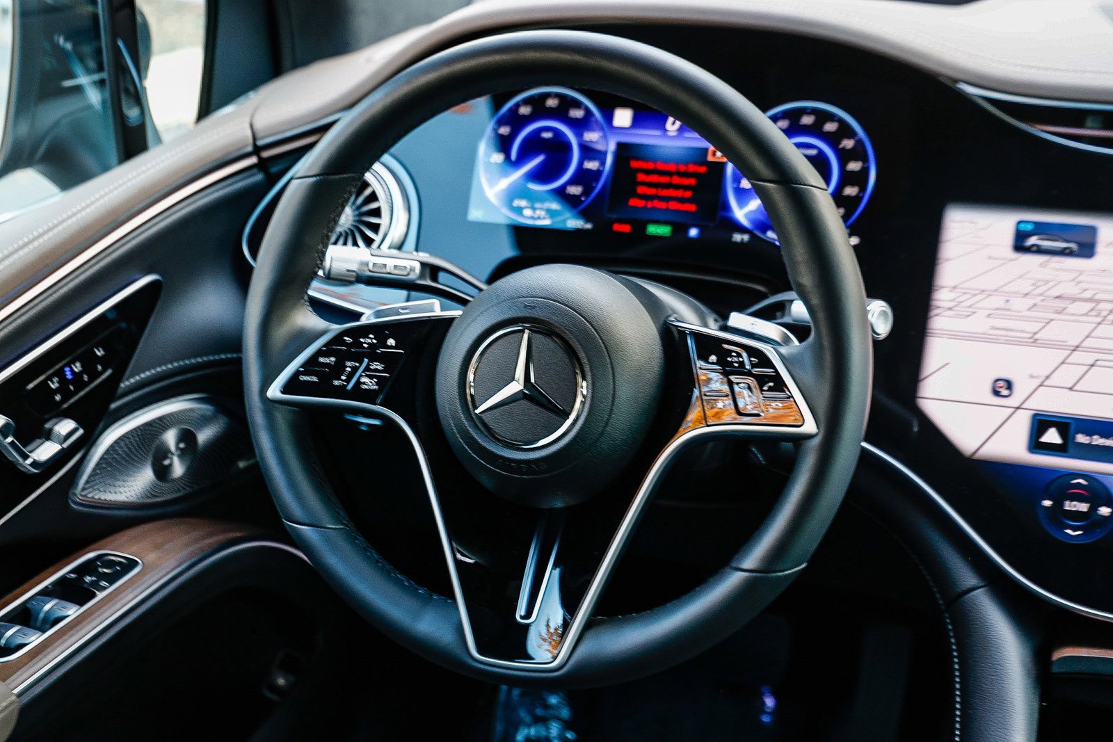 Used 2023 Mercedes-Benz EQS 580 4MATIC SUV image 13