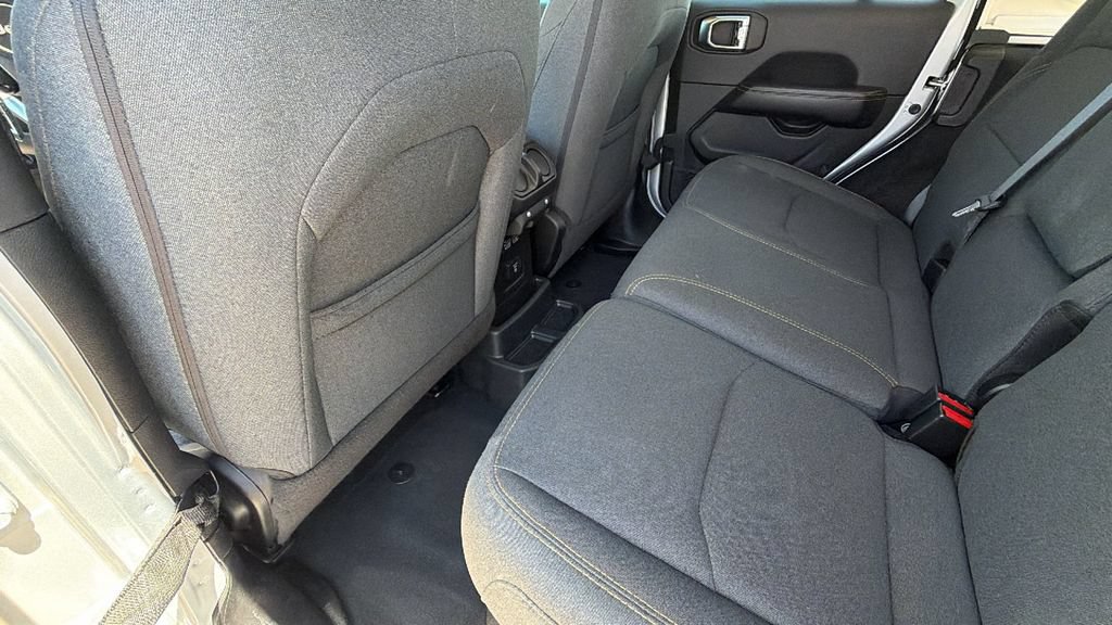 Used 2024 Jeep Wrangler Unlimited Sahara AWD/4WD image 24
