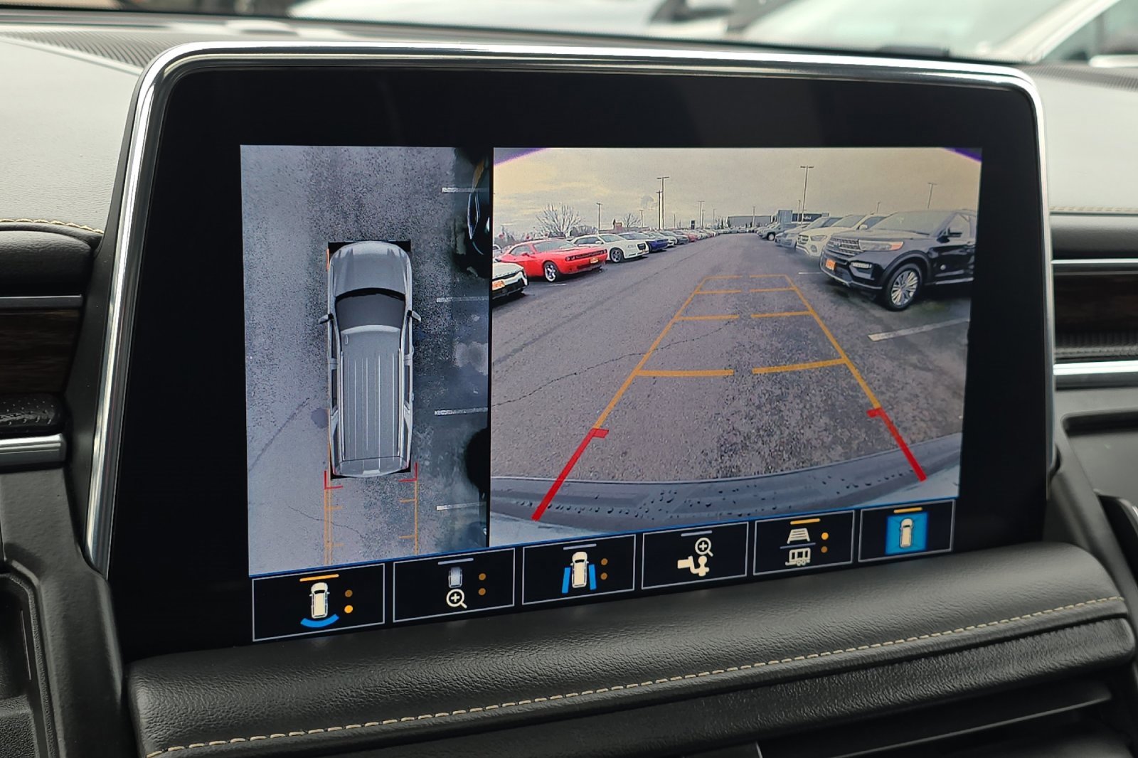 Used 2021 Chevrolet Suburban Premier w/ Premium Package image 21