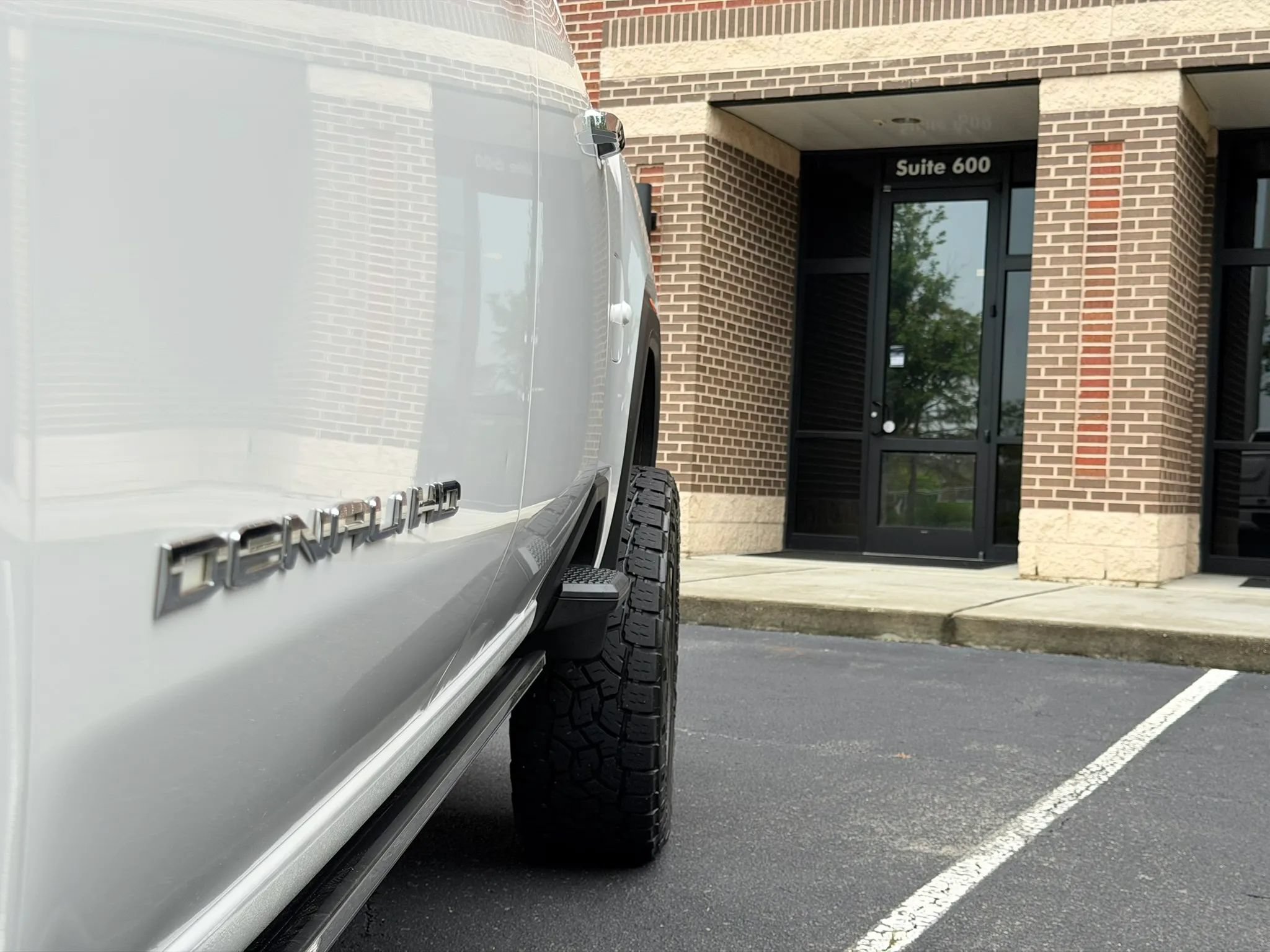 Used 2024 GMC Sierra 2500 Denali w/ Denali Reserve Package AWD/4WD image 18