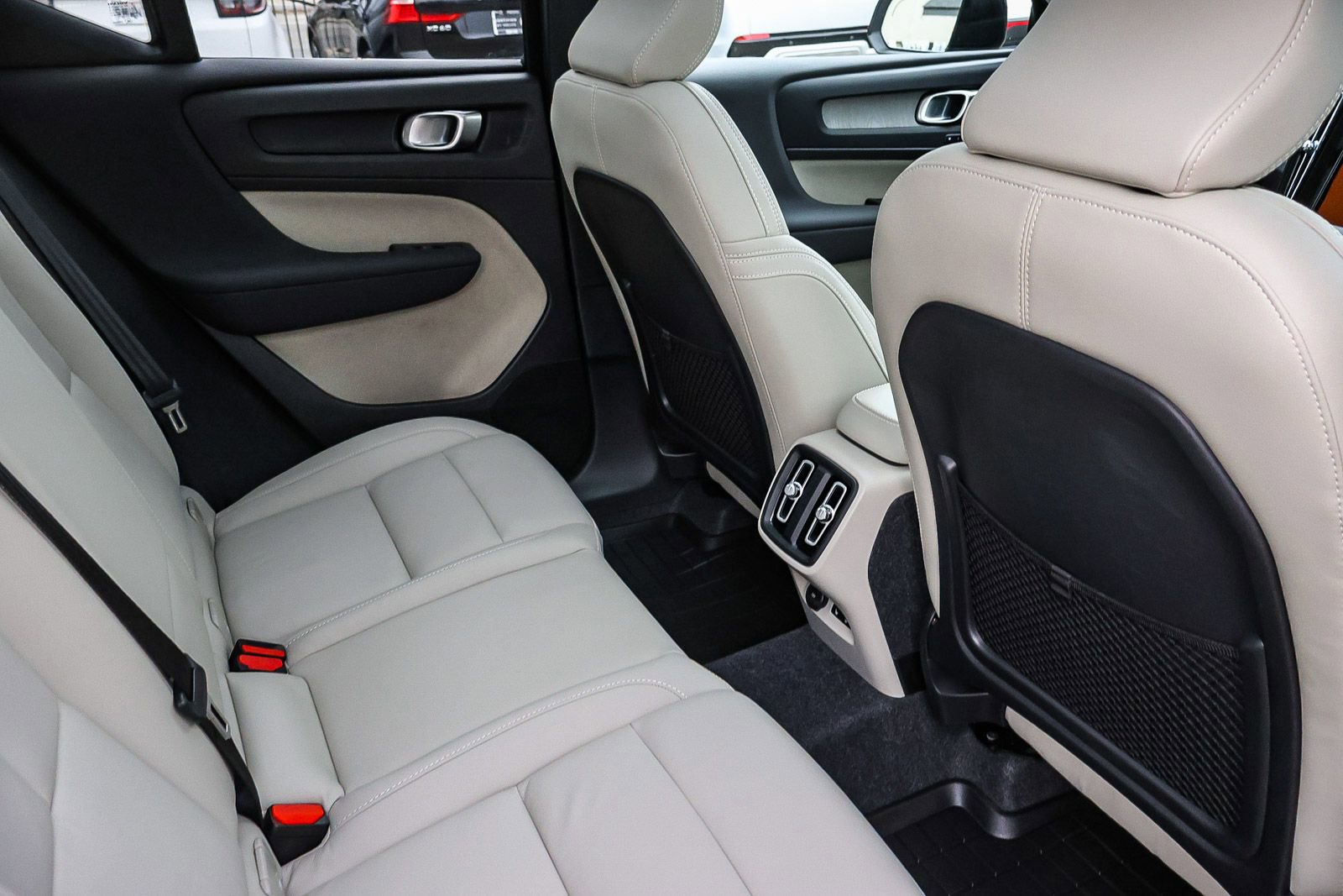 Used 2026 Volvo XC40 B5 Plus w/ Protection Package Premier image 21