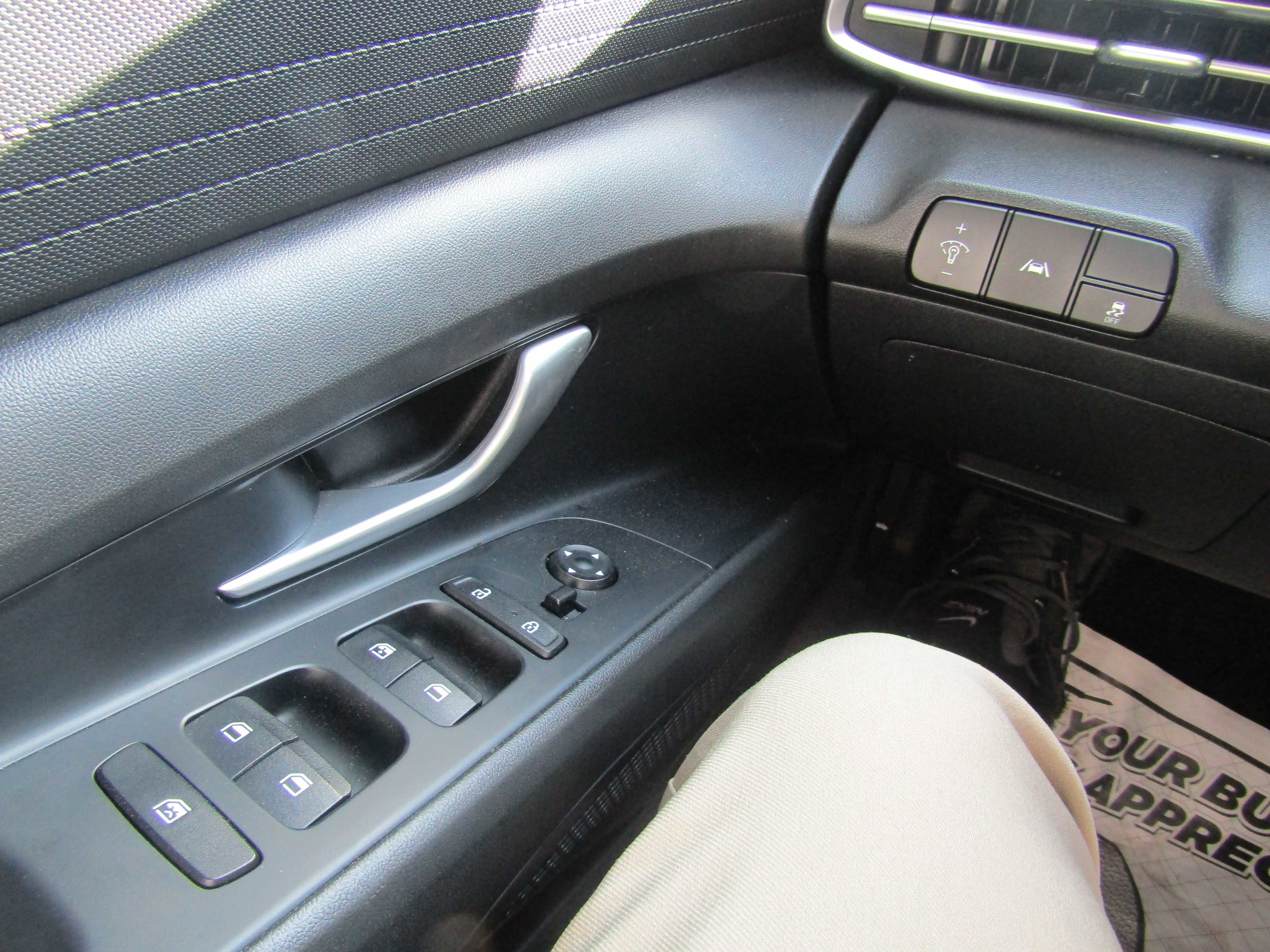 Used 2023 Hyundai Elantra SEL FWD image 18