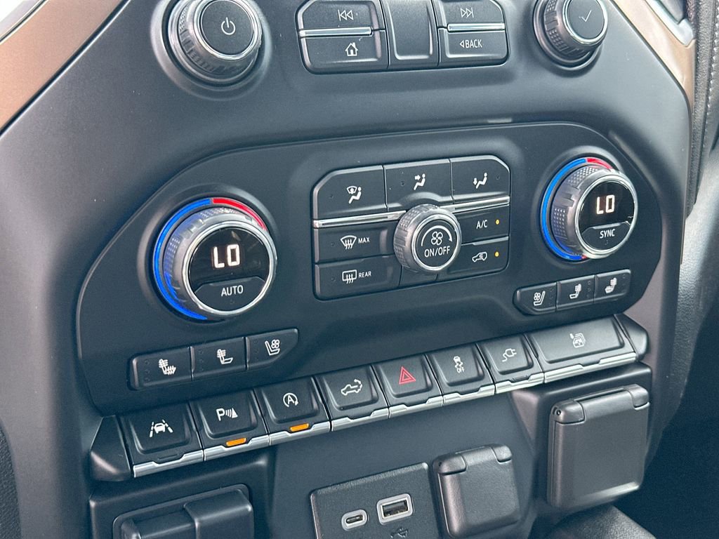 Used 2020 Chevrolet Silverado 1500 High Country w/ Technology Package AWD/4WD image 15