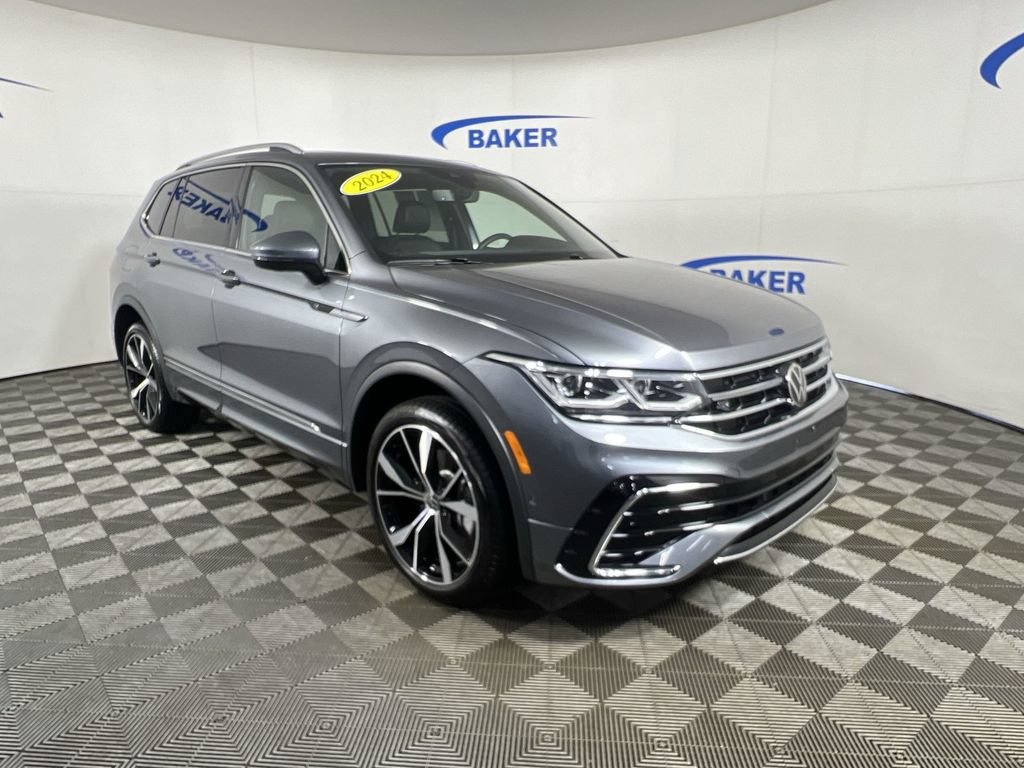 Used 2024 Volkswagen Tiguan SEL R-Line AWD/4WD image 2
