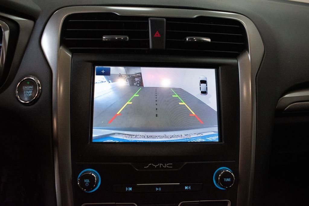 Used 2020 Ford Fusion SE FWD image 16