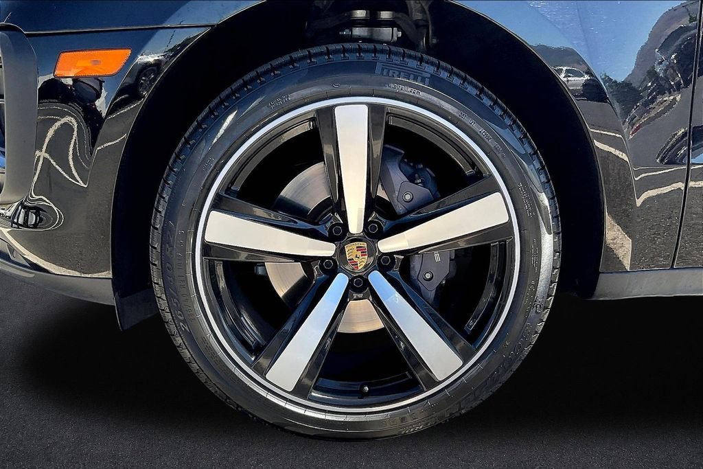 Used 2023 Porsche Macan AWD/4WD image 33