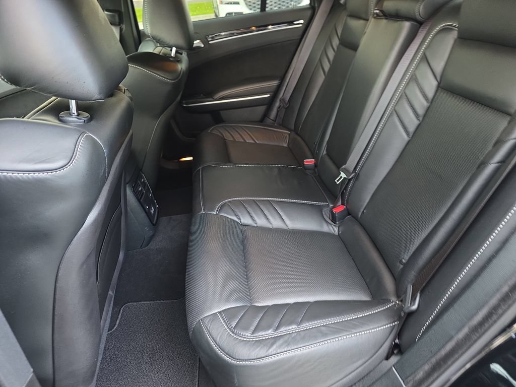 Used 2023 Chrysler 300 C RWD image 31