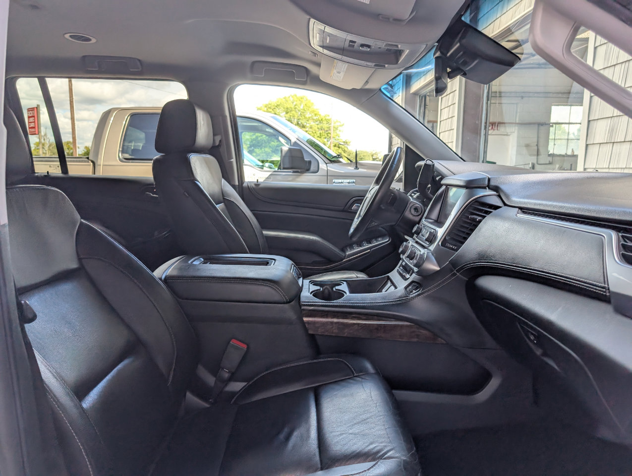Used 2018 Chevrolet Suburban LT image 18