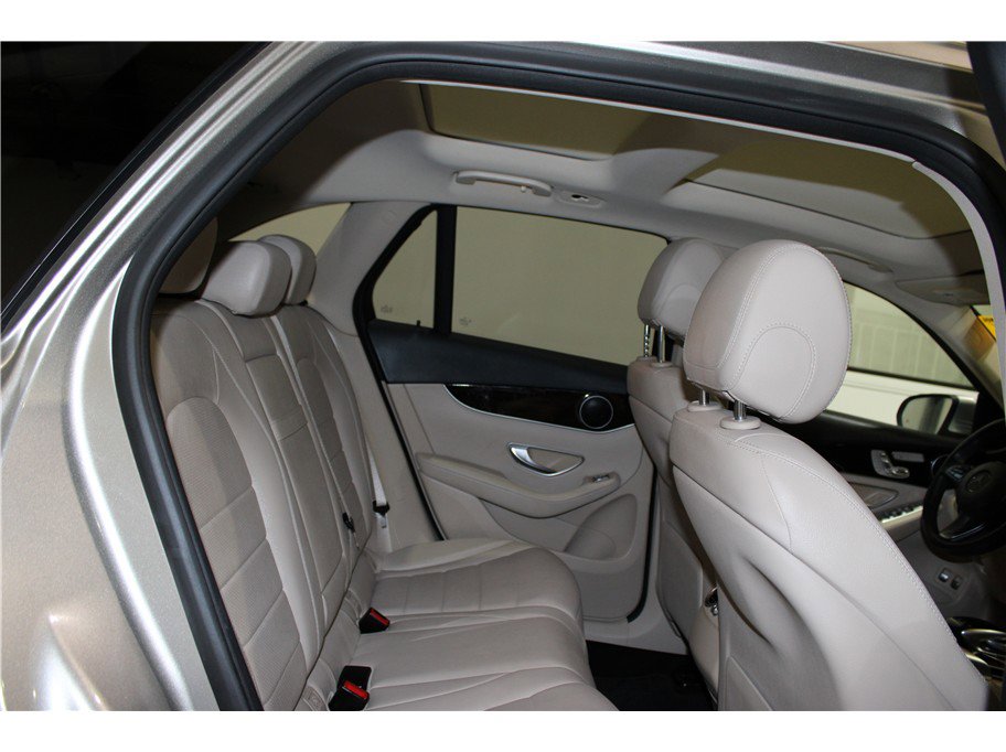 Used 2019 Mercedes-Benz GLC 350e 4MATIC image 16