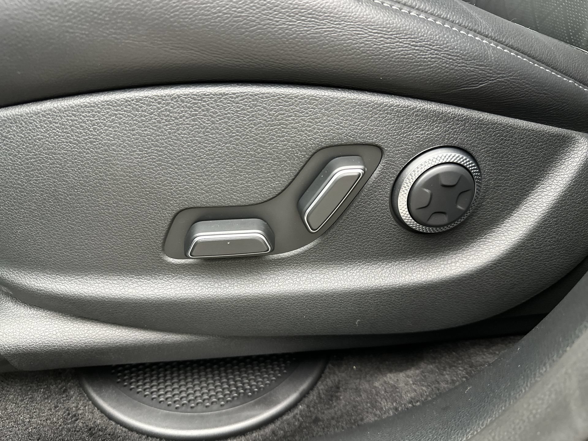 Certified 2026 Genesis GV80 2.5T Advanced AWD/4WD image 12