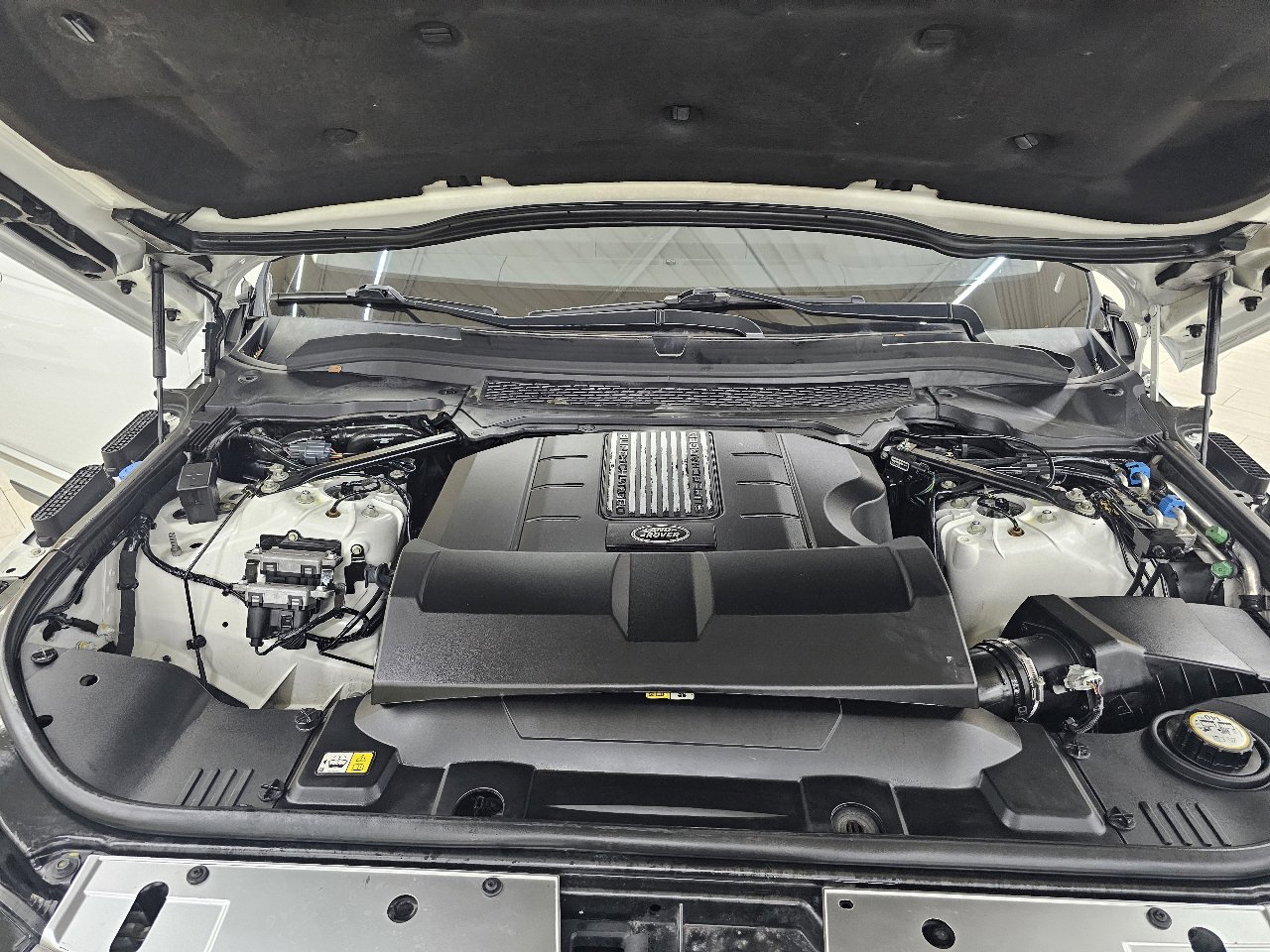 Used 2016 Land Rover Range Rover HSE image 43