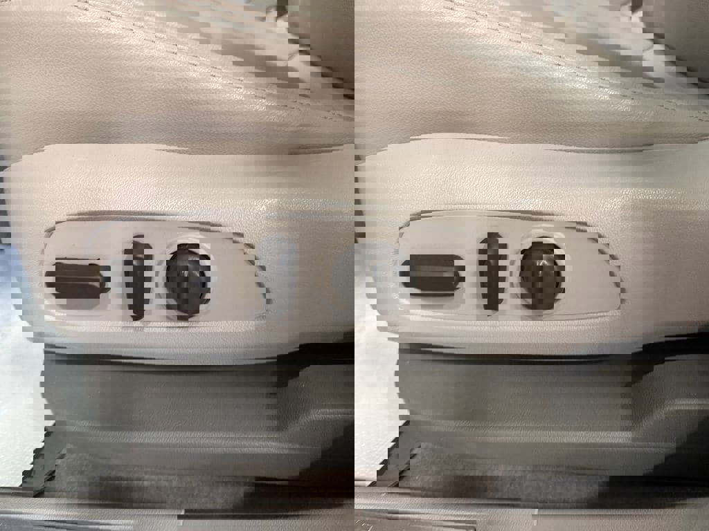 Used 2018 GMC Acadia SLT image 13