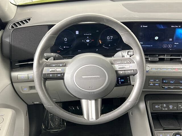 Used 2024 Hyundai Kona Limited FWD image 11