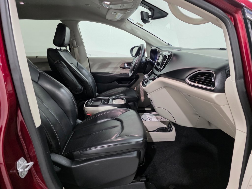 Used 2020 Chrysler Voyager Lxi image 23