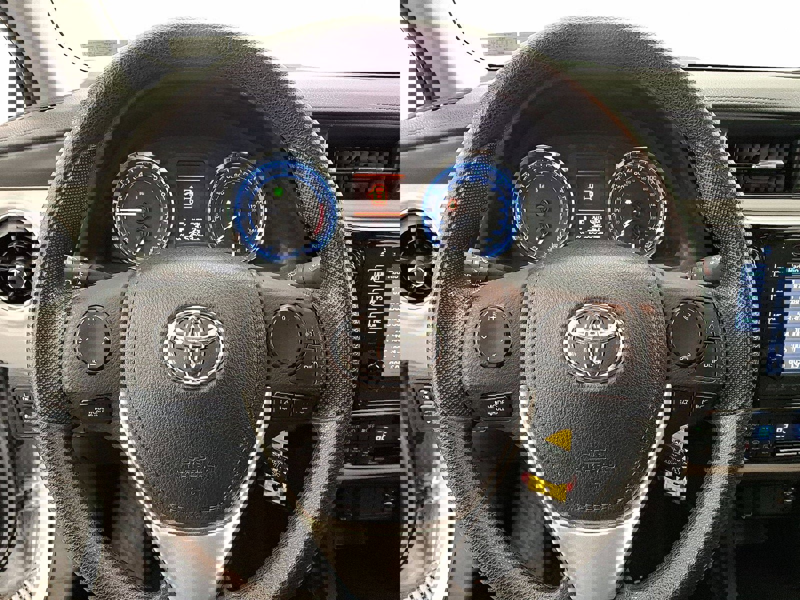 Used 2017 Toyota Corolla LE image 16