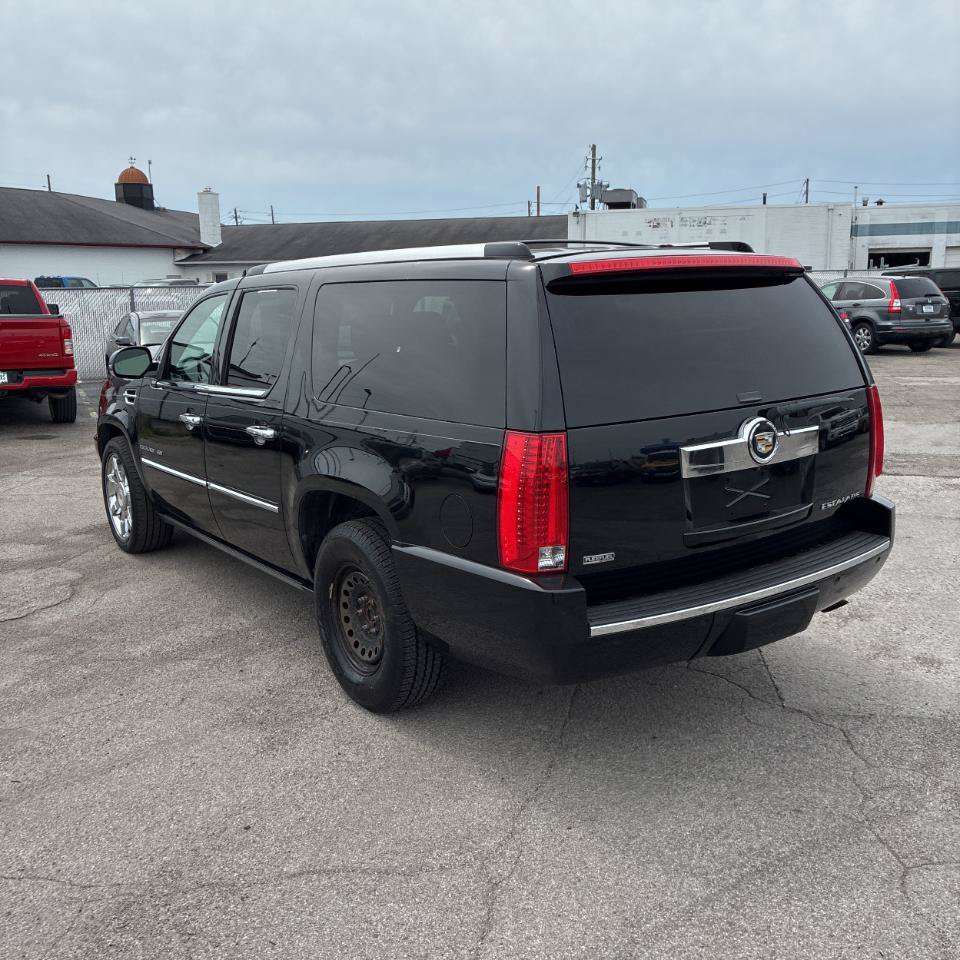 Used 2012 Cadillac Escalade ESV Luxury AWD/4WD image 4