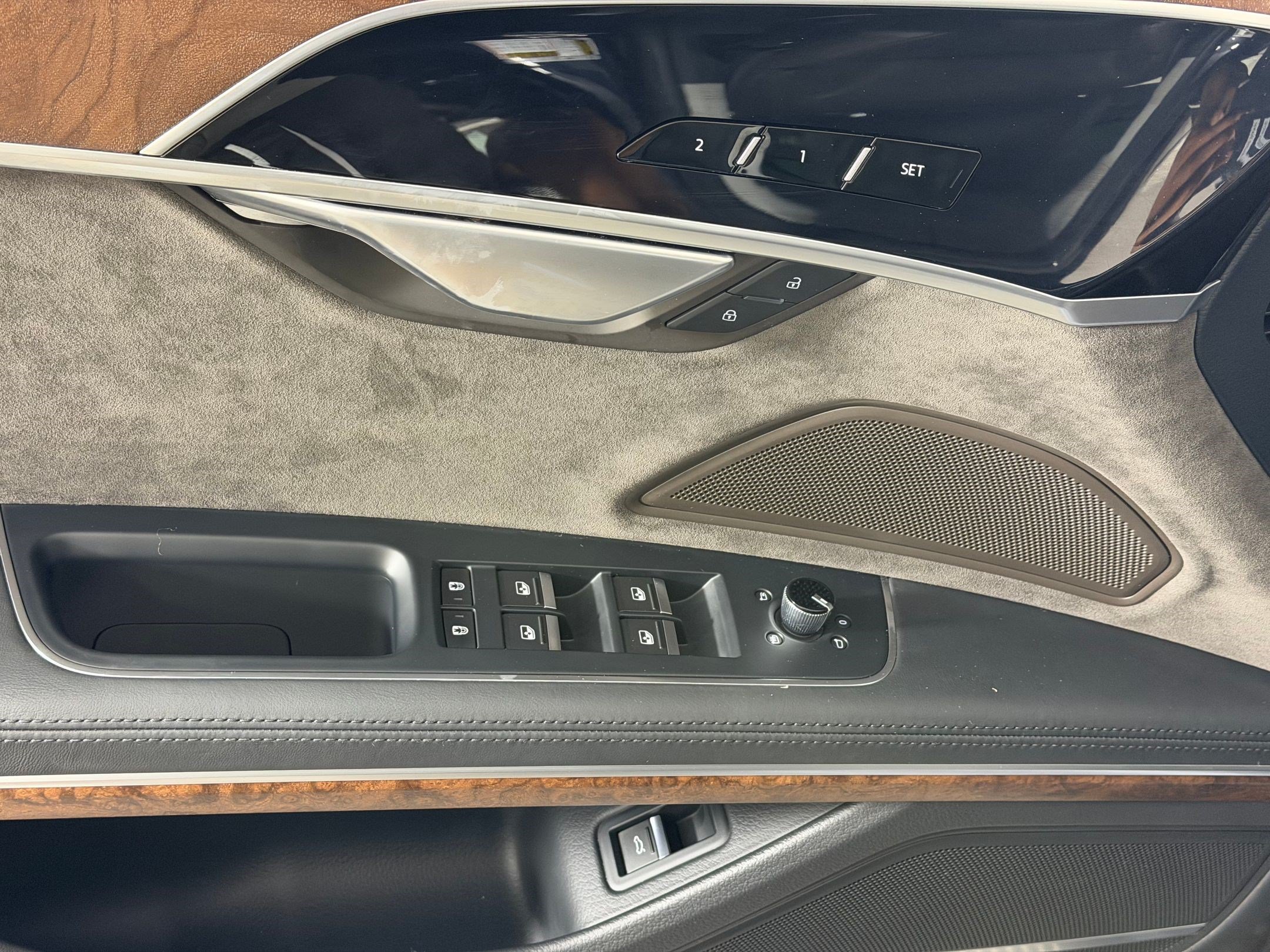 Used 2021 Audi A8 L 4.0T w/ Executive Plus Package AWD/4WD image 13