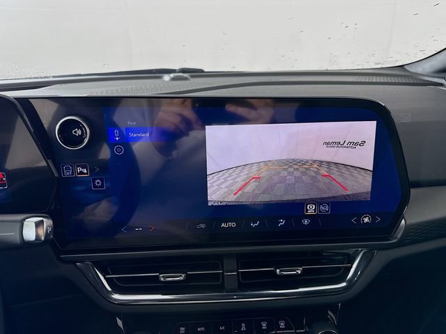 New 2026 Chevrolet Equinox EV LT FWD image 17